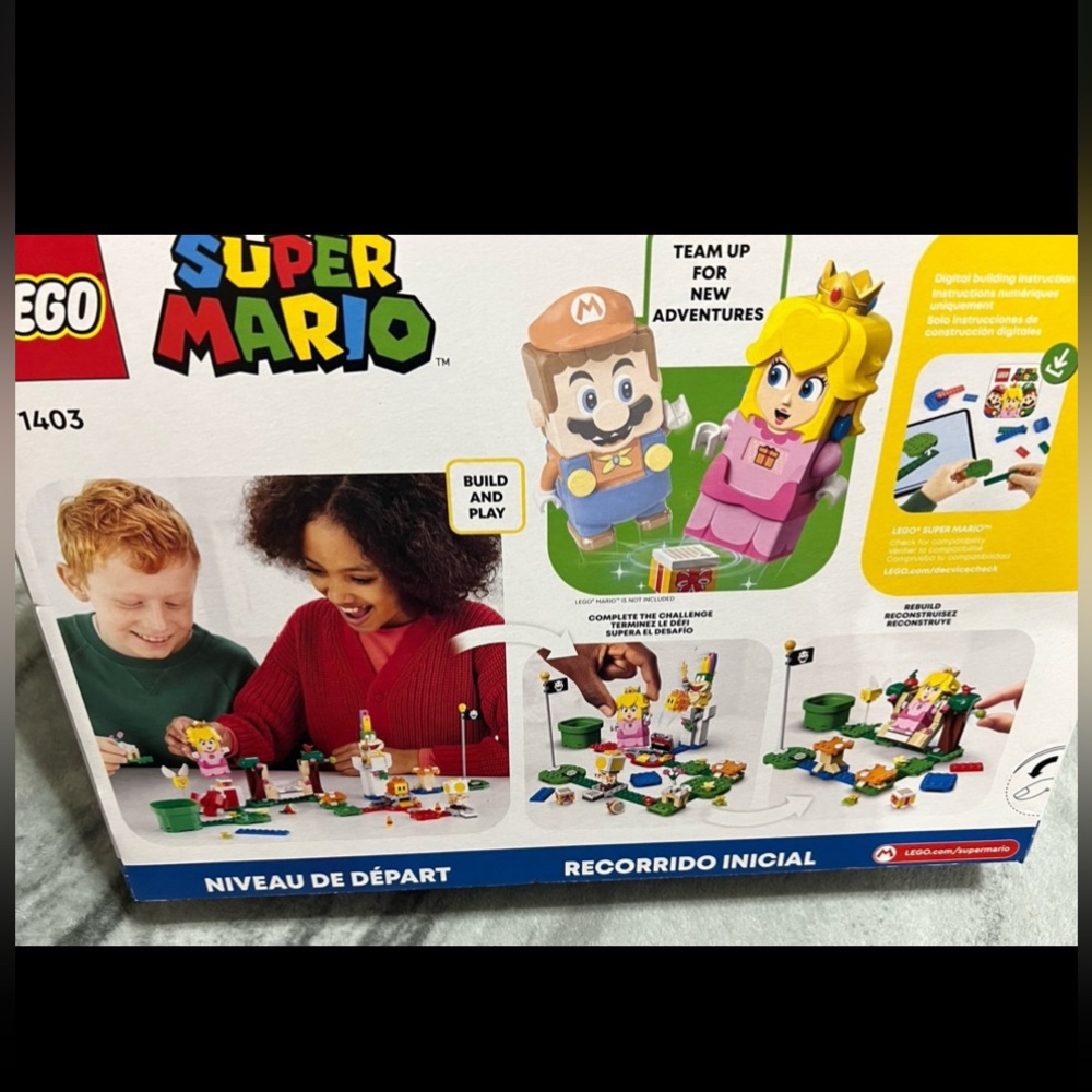 LEGO Adventures with Peach Set - Yellow and Blue